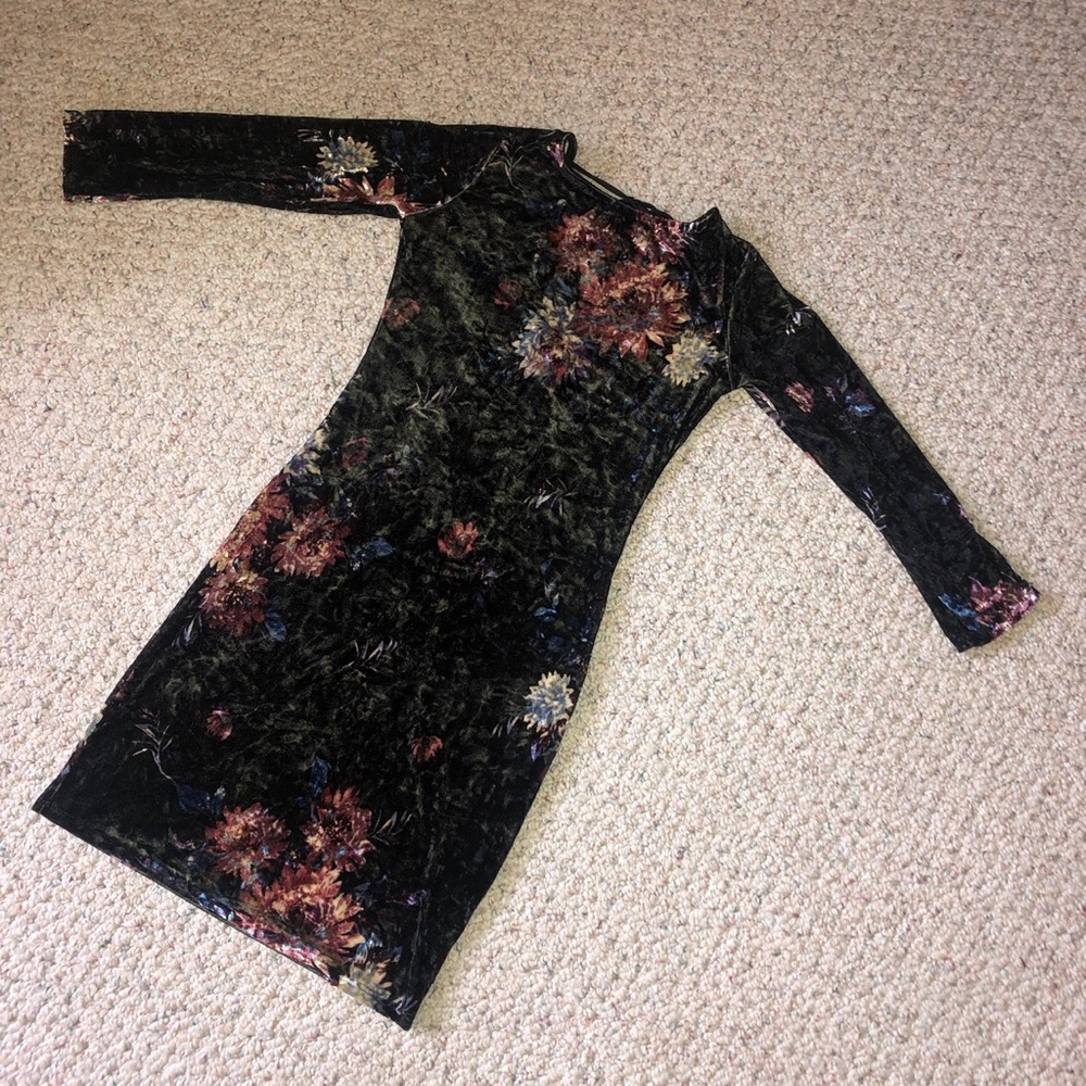 A short velvet bodycon dress, size small. It’s super cute with a floral pattern.